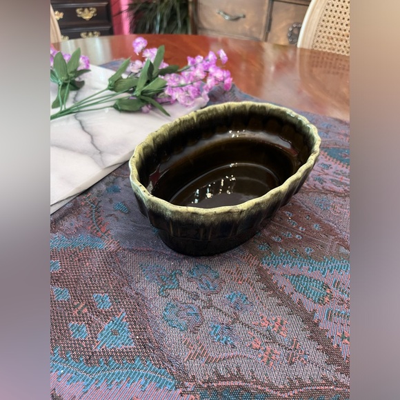 HULL Pottery MCM Avocado Green Border on Brown Glazed Planter, #I-21 Ceramic - Picture 8 of 9